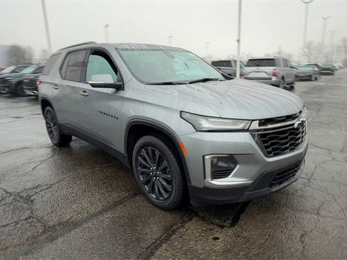Used 2023 Chevrolet Traverse RS image 2
