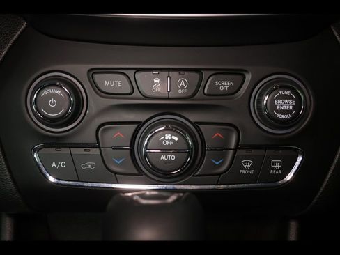 Used 2020 Jeep Cherokee Latitude Lux w/ Comfort/Convenience Group image 27