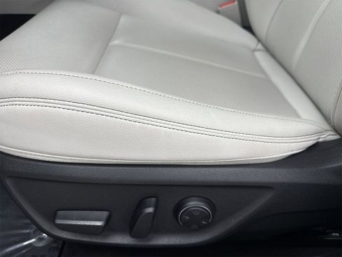 Used 2024 Genesis G70 2.5T image 15