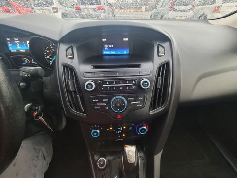 Used 2015 Ford Focus SE w/ SE Sport Package image 16