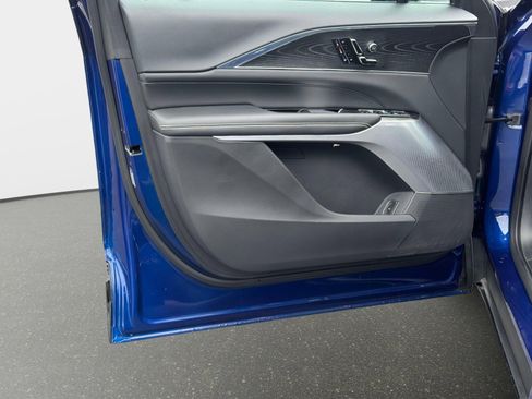 Certified 2024 Cadillac Lyriq Luxury image 18