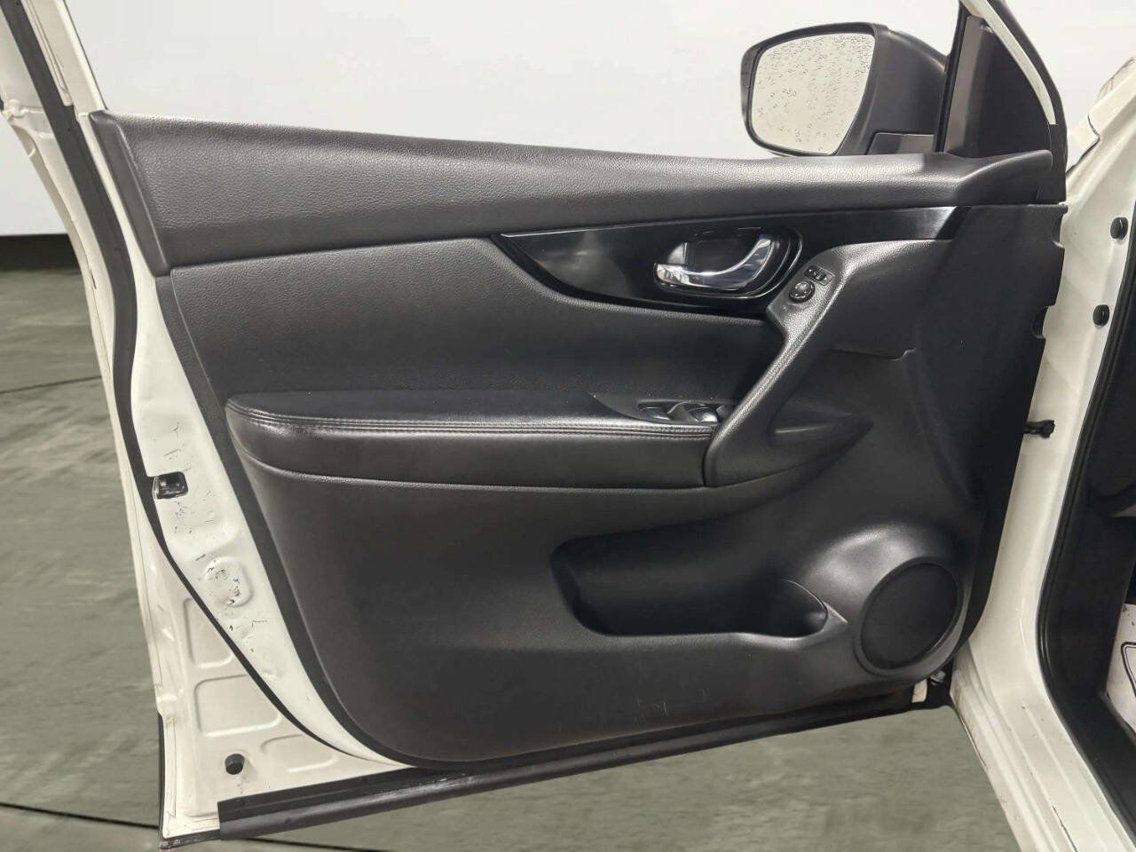 Used 2017 Nissan Rogue Sport SV w/ SV All-Weather Package AWD/4WD image 10