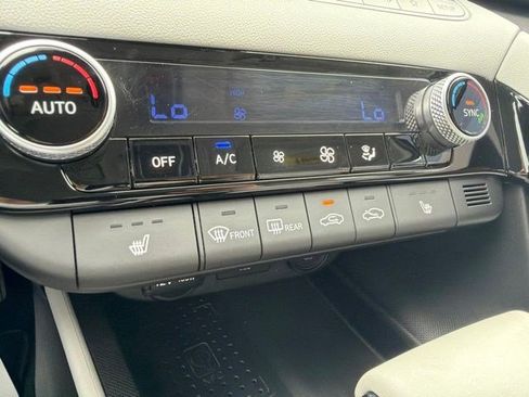 Used 2023 Hyundai Elantra Limited FWD image 31