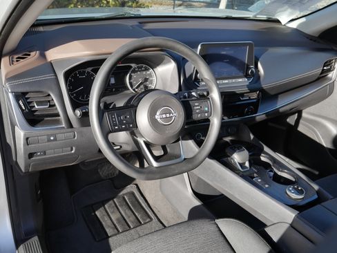 Certified 2022 Nissan Rogue SV image 4