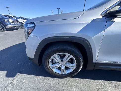 Used 2022 GMC Terrain SLE w/ Driver Convenience Package image 10