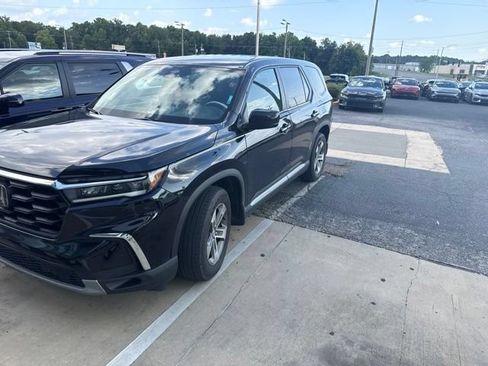 Used 2025 Honda Pilot EX-L image 3