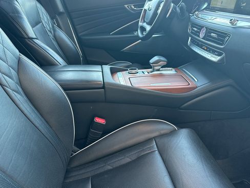 Used 2019 Kia K900 Luxury w/ VIP Package image 16