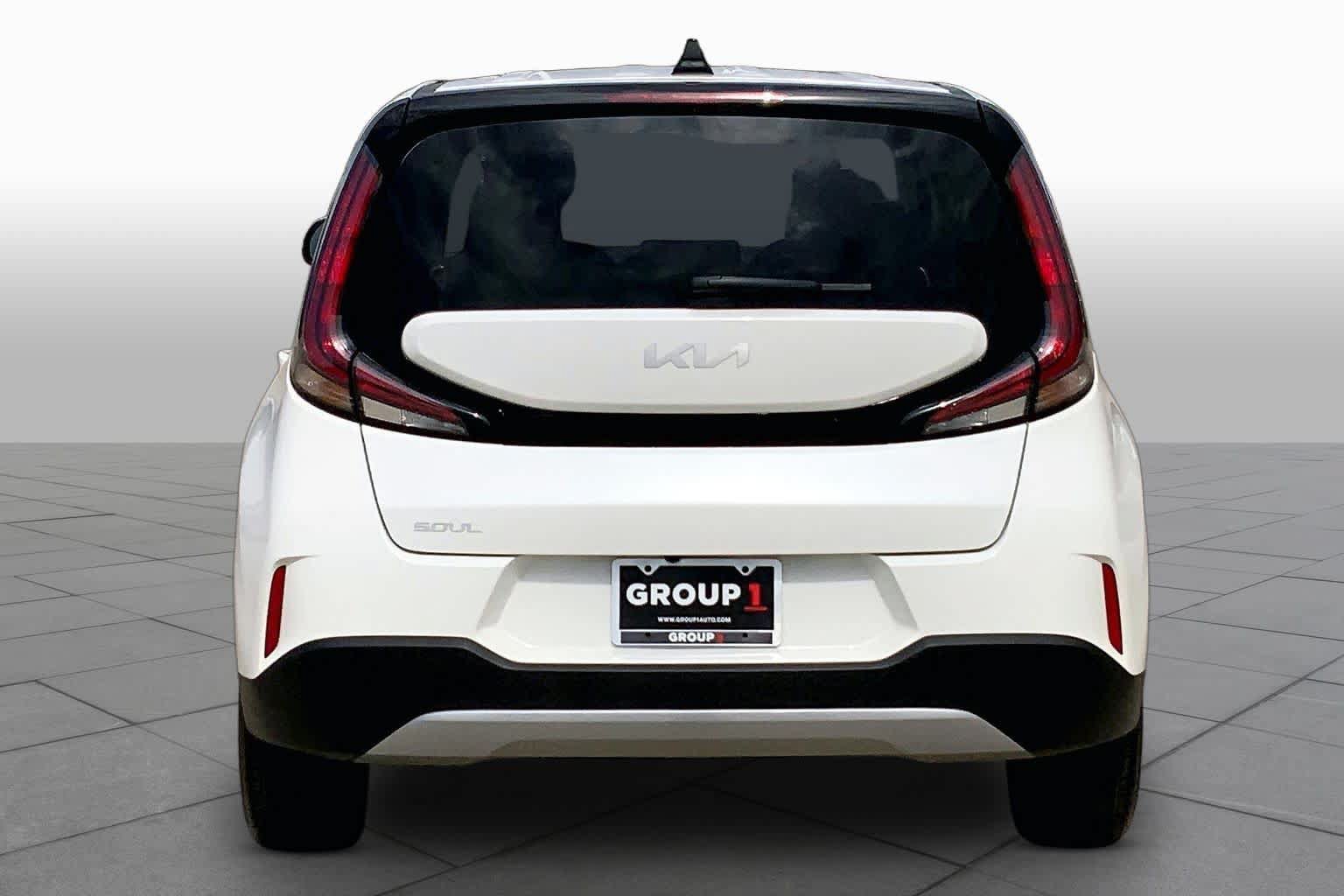 Used 2025 Kia Soul LX w/ LX Technology Package FWD image 5