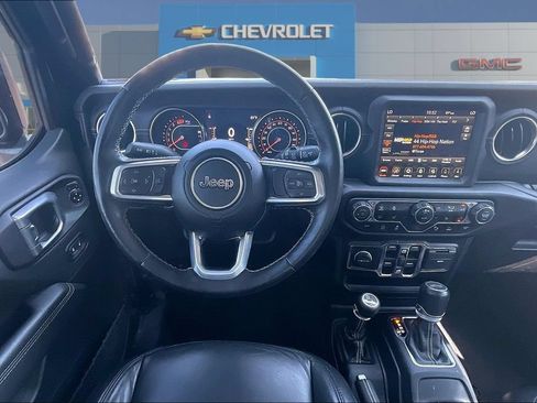 Used 2021 Jeep Wrangler Unlimited Sahara AWD/4WD image 8