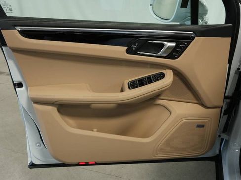 Certified 2026 Porsche Macan AWD/4WD image 25