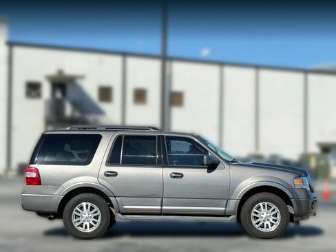 Used 2013 Ford Expedition XLT image 7