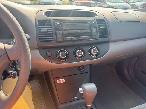 Used 2005 Toyota Camry LE FWD image 18