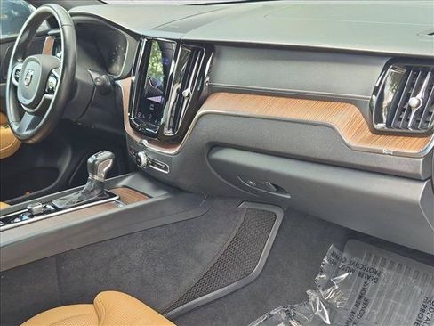 Used 2021 Volvo XC60 T5 Inscription FWD image 23