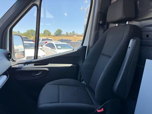 Used 2022 Mercedes-Benz Sprinter 1500 image 27