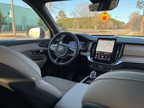 New 2025 Volvo XC90 B6 Plus w/ Protection Package Premier image 25