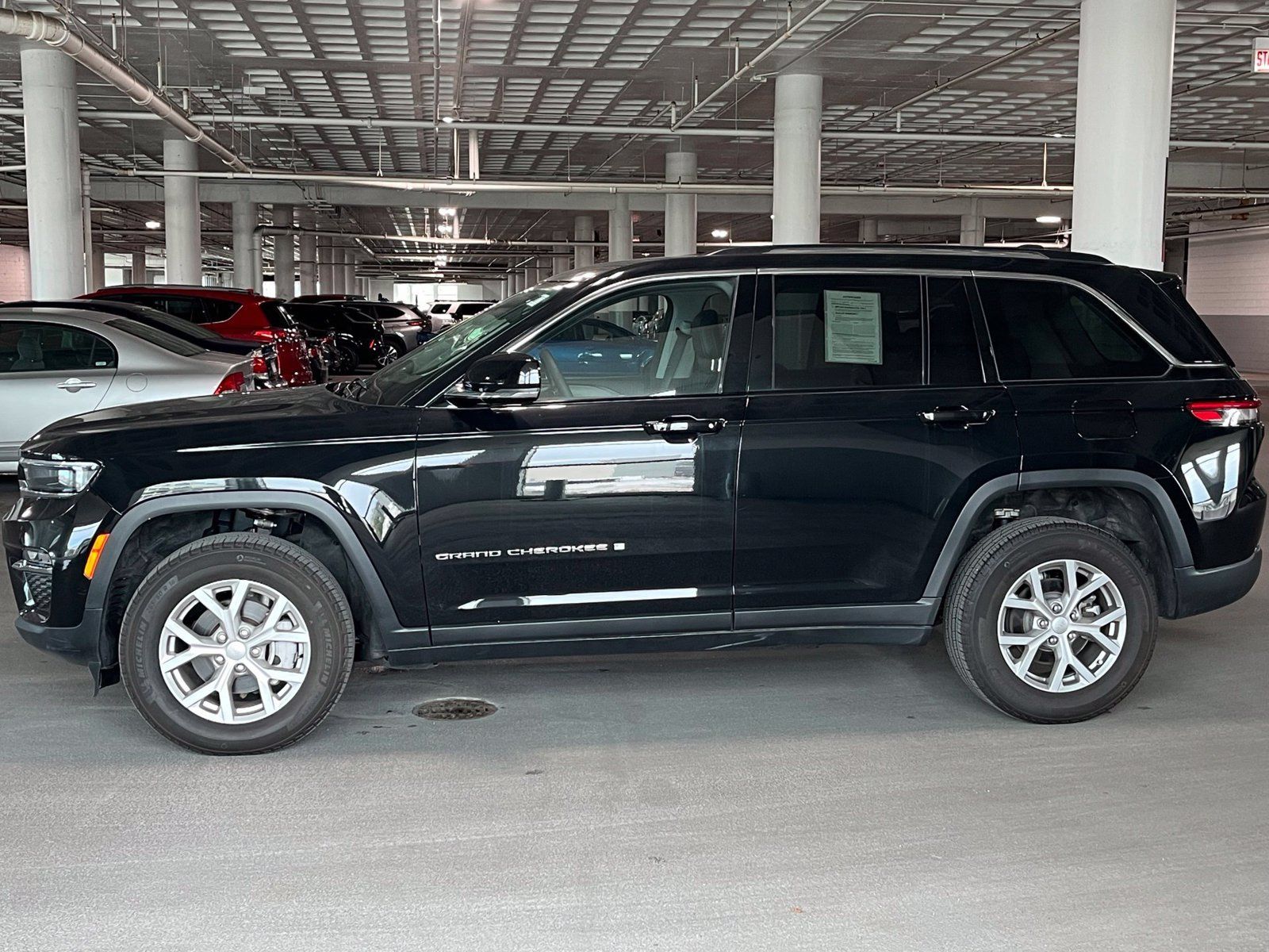 Used 2023 Jeep Grand Cherokee Limited AWD/4WD image 7