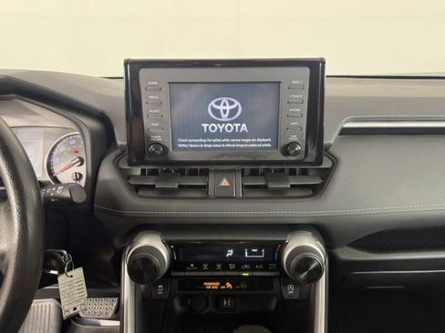 Used 2019 Toyota RAV4 LE w/ All Weather Liner Package AWD/4WD image 18