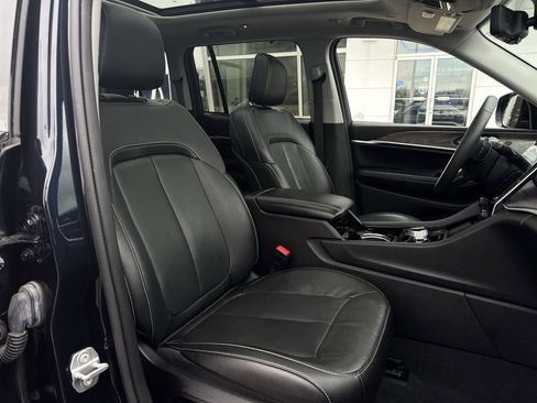 Used 2022 Jeep Grand Cherokee Limited 4xe w/ Luxury Tech Group II image 29