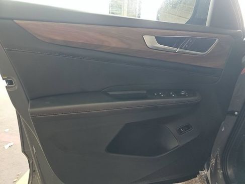 Used 2025 Volkswagen Atlas SE AWD/4WD image 17