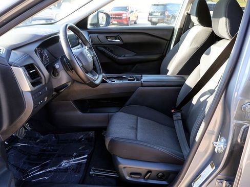 Used 2025 Nissan Rogue SV AWD/4WD image 18