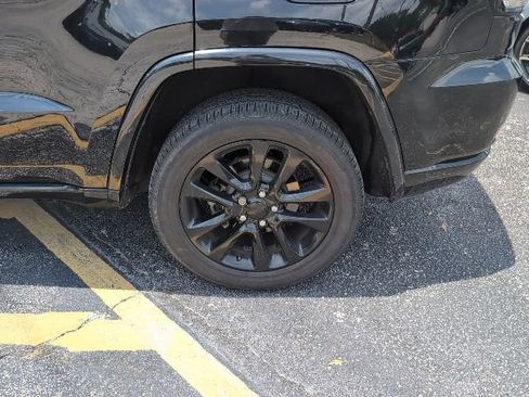 Used 2018 Jeep Grand Cherokee Altitude RWD image 7