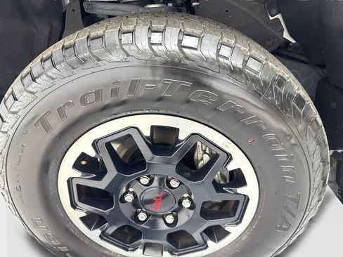 Used 2024 Toyota Tacoma TRD Off-Road AWD/4WD image 86