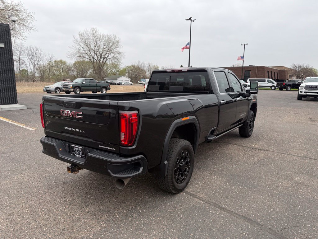 Used 2022 GMC Sierra 2500 Denali w/ Denali Black Diamond Edition AWD/4WD image 5