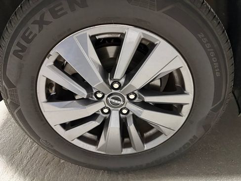 Used 2024 Nissan Pathfinder SV FWD image 40