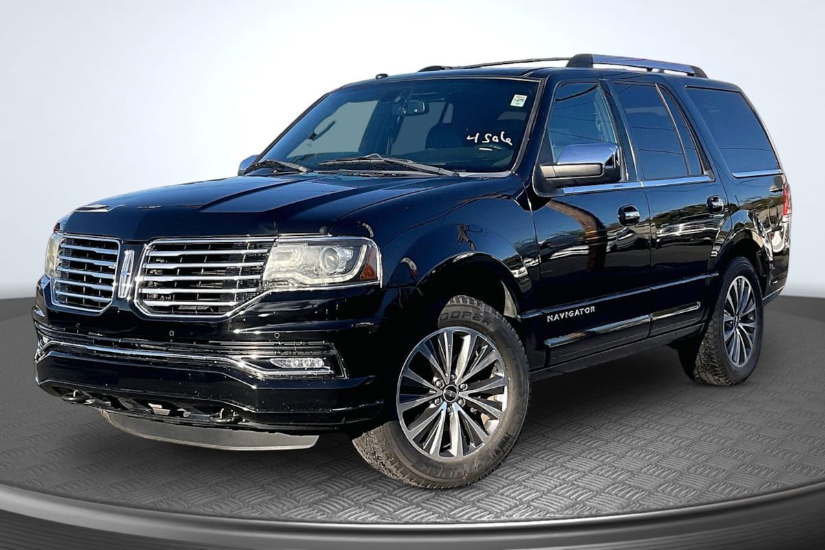 Used 2016 Lincoln Navigator Select RWD image 12