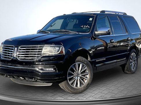 Used 2016 Lincoln Navigator Select image 12