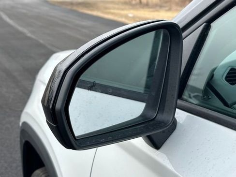 New 2026 Volkswagen Taos SE image 13