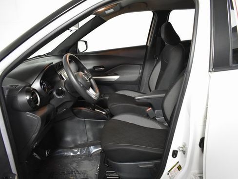 Used 2020 Nissan Kicks SV image 11