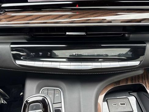 Used 2021 Cadillac Escalade ESV Premium Luxury Platinum image 27