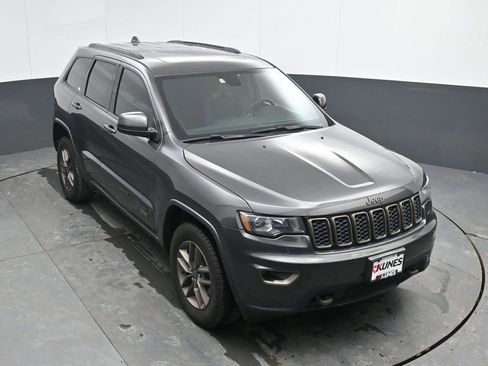 Used 2016 Jeep Grand Cherokee Laredo 75th Anniversary image 24