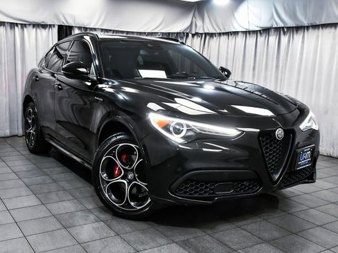 Used 2023 Alfa Romeo Stelvio Veloce image 3