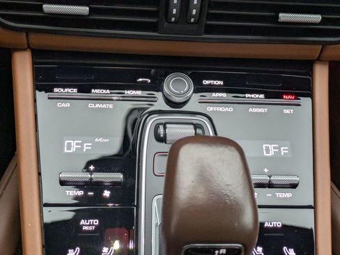 Used 2023 Porsche Cayenne Turbo S image 24