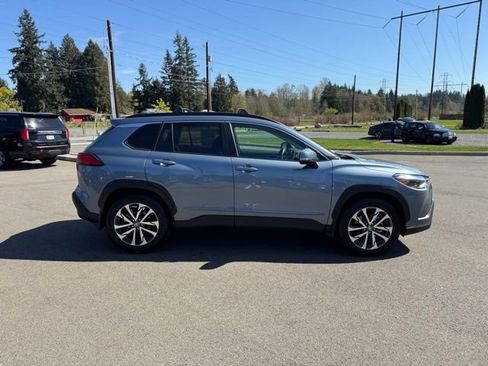 Used 2024 Toyota Corolla Cross XLE w/ Convenience Package image 4