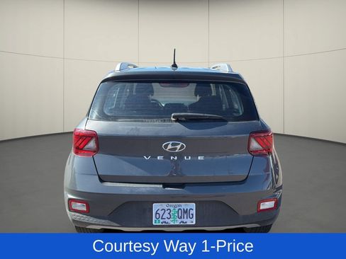 Used 2025 Hyundai Venue SEL FWD image 8