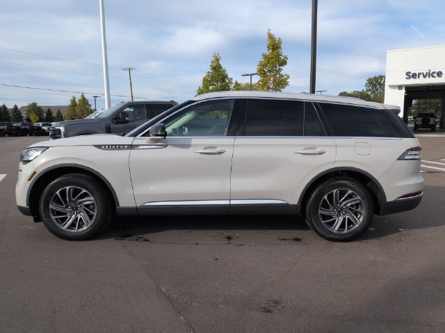 Used 2021 Lincoln Aviator AWD w/ Elements Package image 2