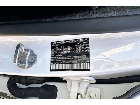 Used 2022 Mercedes-Benz GLB 250 4MATIC image 37