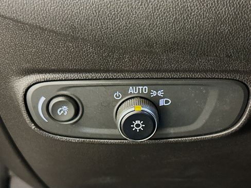 Used 2023 Chevrolet Equinox LT image 17