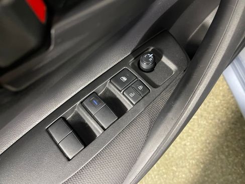 Used 2022 Toyota Corolla LE image 19