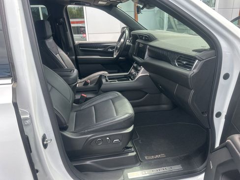 Used 2023 GMC Yukon XL Denali w/ Denali Reserve Package AWD/4WD image 8