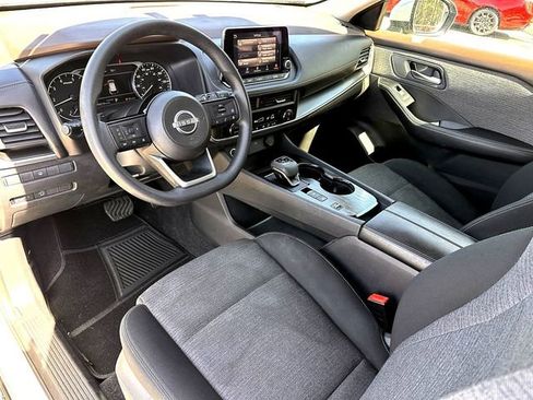 Used 2023 Nissan Rogue SV image 12