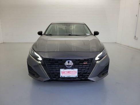 Used 2023 Nissan Altima 2.5 SR FWD image 3