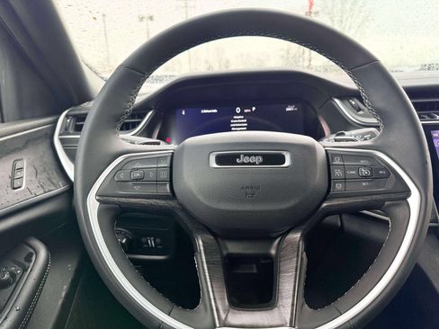 Used 2024 Jeep Grand Cherokee L Limited AWD/4WD image 18