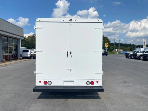 Used 2017 Ford E-350 and Econoline 350 Super Duty w/ A/C Prep Package RWD image 3