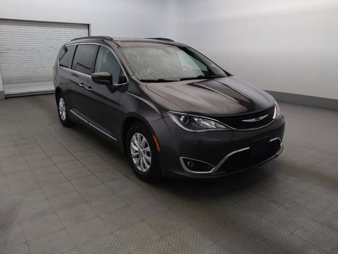 Used 2017 Chrysler Pacifica Touring-L image 13