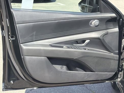 Used 2023 Hyundai Elantra SE image 22