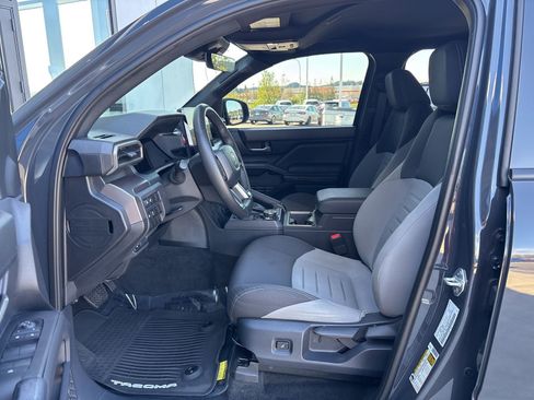 Used 2024 Toyota Tacoma TRD Off-Road AWD/4WD image 10